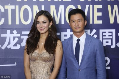 ​吴京电影《狼牙》：无可挑剔的打斗动作，也成就了女主