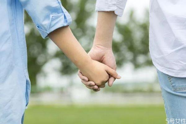 热恋期的男生的表现有哪些 男生谈恋爱多久才会腻 热恋期的男生的表现有哪些 男生谈恋爱多久才会腻