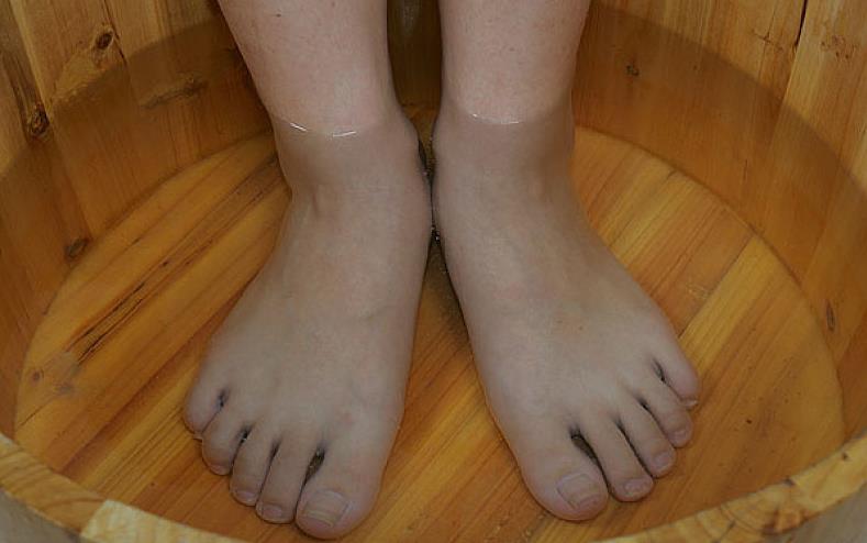 睡前泡脚真的有助于睡眠吗