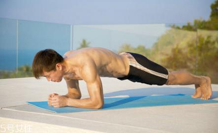 平板支撑可以练腹肌吗 完美腹肌训练的3大要点