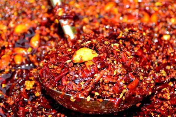 火锅底料的油是什么油 火锅底料可以直接下锅吗 火锅底料的油是什么油 火锅底料可以直接下锅吗