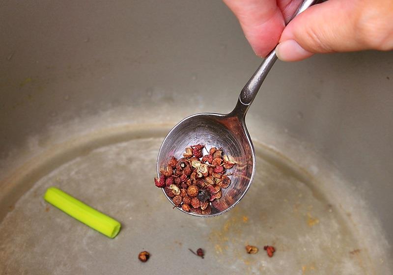 炒菜时葱姜蒜什么时候放最香