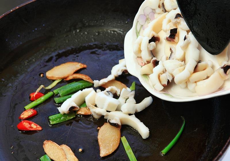 炒菜时葱姜蒜什么时候放最香