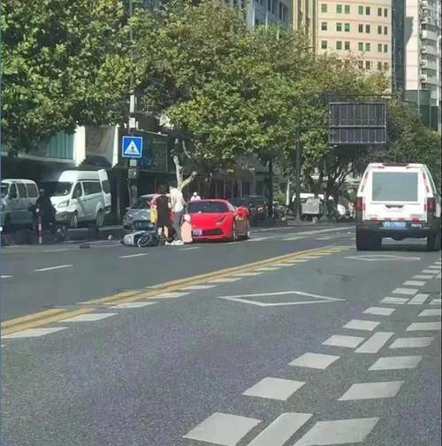 杭州法拉利撞人事件，藏着一段“绿了车主”的狗血剧情3