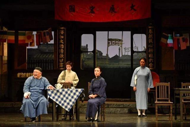 历史话剧《雷雨》的故事内容，周朴园的长子叫什么（周萍）  2