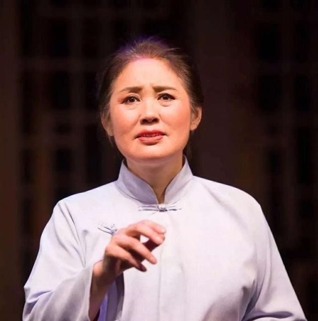 历史话剧《雷雨》的故事内容，周朴园的长子叫什么（周萍）  3