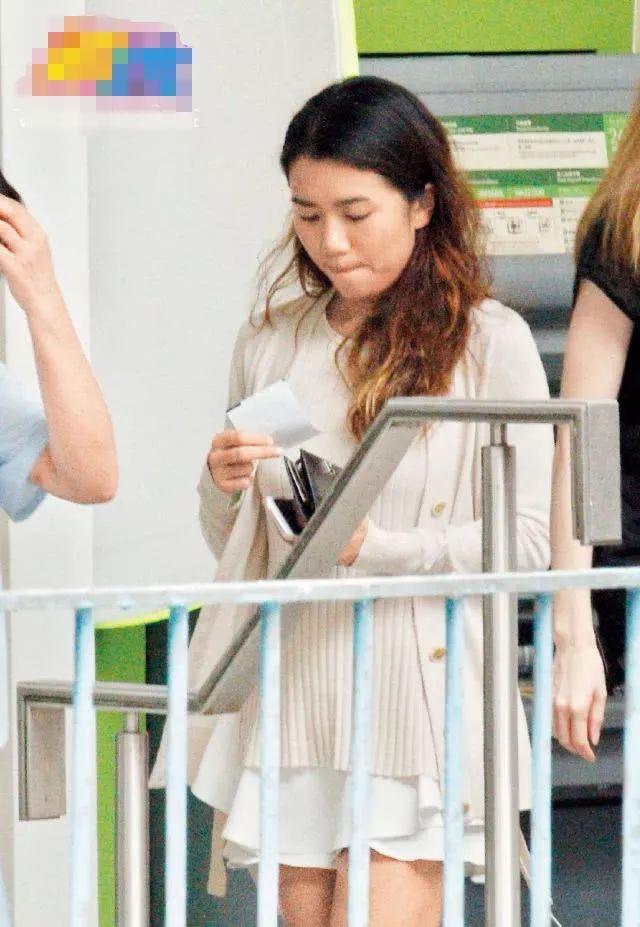 黎明宣布自己当爸爸了，女方是小自己19岁的助理