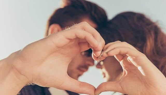 一个中年男人的不幸：老婆参加同学聚会却出轨，我的脸往哪放？