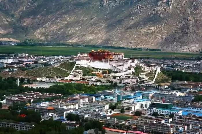 中国唯一一个离天堂最近的地方,她的美再也藏不住了