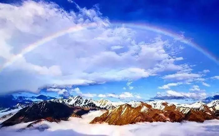 中国唯一一个离天堂最近的地方,她的美再也藏不住了