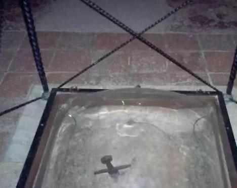 传说中的石中剑,据说拔出来就能当国王,结果只有一个人成功