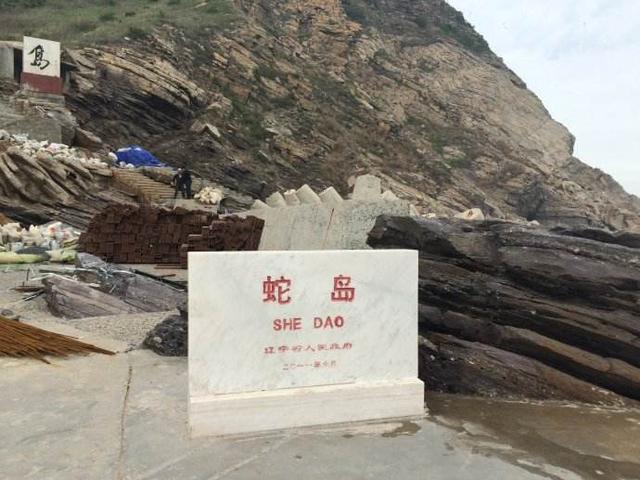 中国唯一蛇岛，2万条剧毒蛇生活，毒蛇喝水方式居然靠人工送水