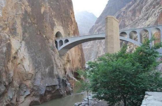 中国唯一禁止拍照的大桥,背后故事让人潸然泪下,游客:我也不敢