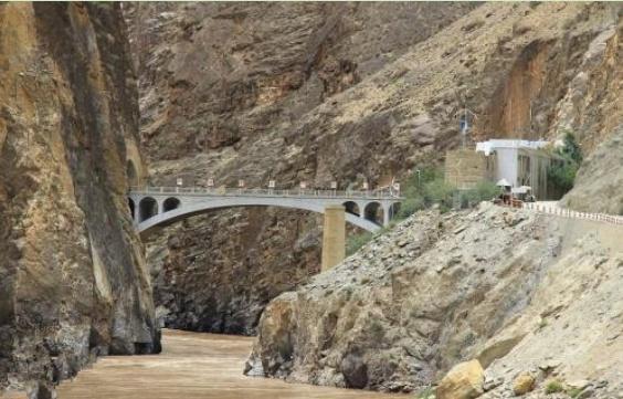 中国唯一禁止拍照的大桥,背后故事让人潸然泪下,游客:我也不敢