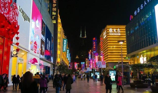 中国唯一要办通行证才能进入的街道,短短250米,成购物免税天堂