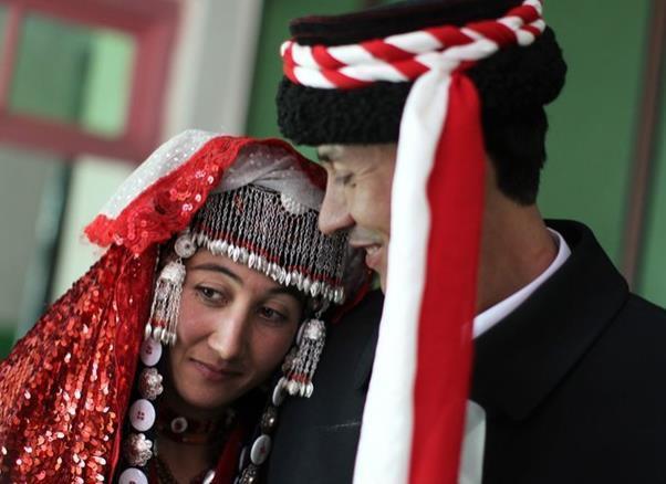 中国唯一纯血统“白种人”，不与外族通婚，姑娘比乌克兰美女还美