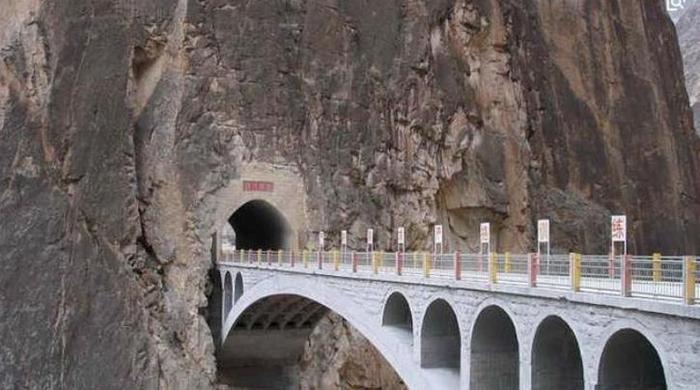 中国唯一不准拍照的大桥：战士掉进水泥凝固成桥墩，牺牲一个排