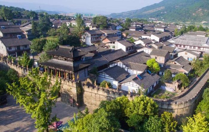 中国唯一保存完整的三国古城,就位于四川省,风景让人惊叹
