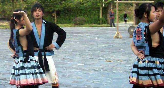 中国唯一女性不穿内衣的民族