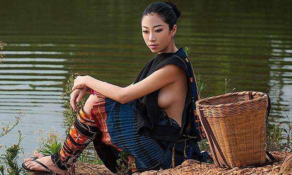 中国唯一女性不穿内衣的民族