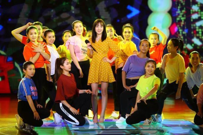 “抖音一姐”莉姐带火了抖音？现歌曲串烧登上央视