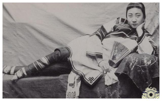 老照片再现百年前青楼女子真实样子：长相漂亮，图7让小王爷疯狂