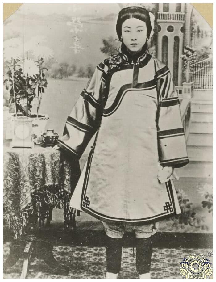 老照片再现百年前青楼女子真实样子：长相漂亮，图7让小王爷疯狂