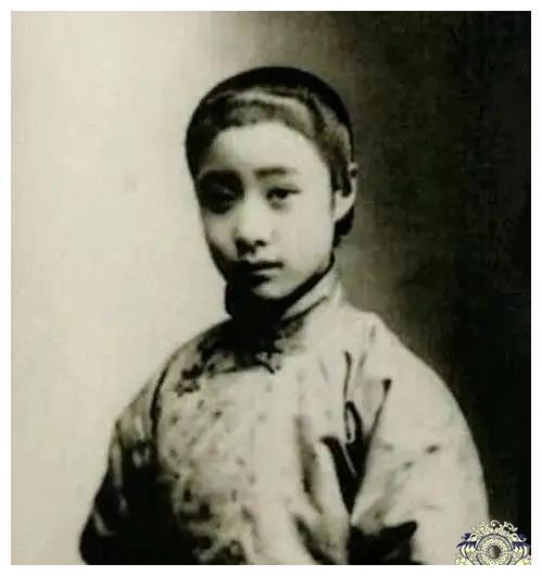 老照片再现百年前青楼女子真实样子：长相漂亮，图7让小王爷疯狂