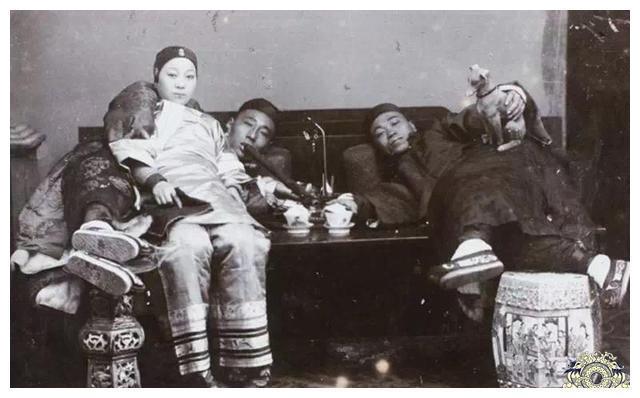 老照片再现百年前青楼女子真实样子：长相漂亮，图7让小王爷疯狂
