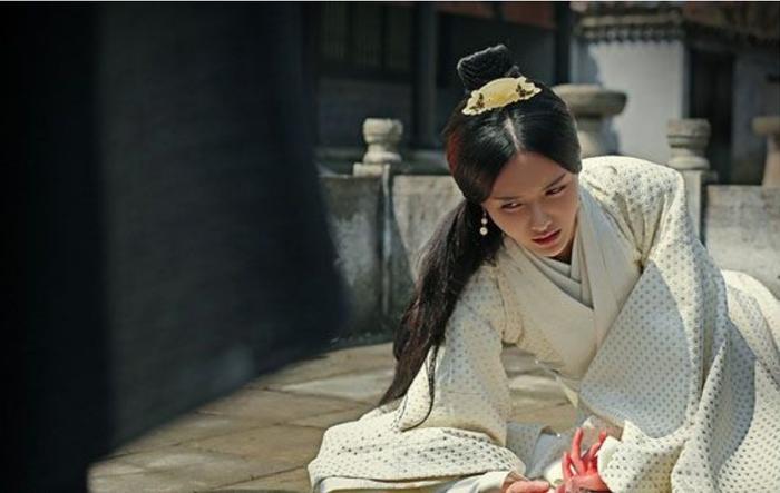 甄宓本是袁熙之妻，被曹丕抢去，明明受宠为何当了皇后却被害？