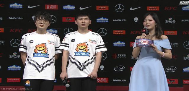 WE主场输了游戏主持人又输了采访：感觉台上的三个人在互相折磨