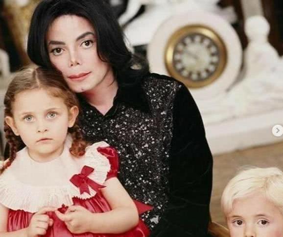 天王迈克尔杰克逊的女儿，穿搭太亮眼，完全看不出只有21岁