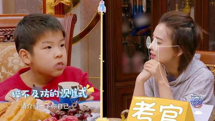 偶遇黄圣依安迪在迪士尼玩耍，还亲切的与粉丝合影？