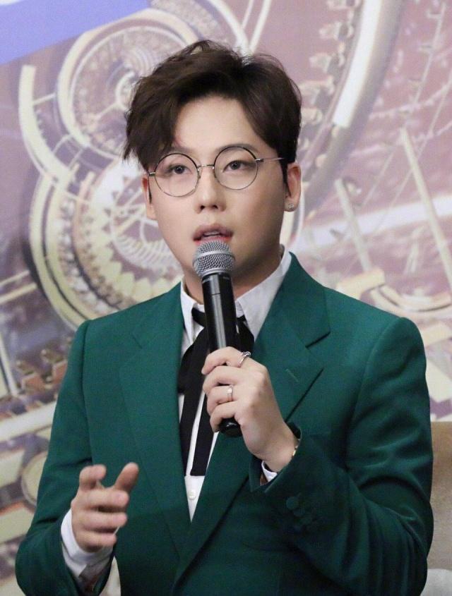 他曾力压薛之谦夺得冠军，却没能大红大紫，背负百万债款绝处逢生