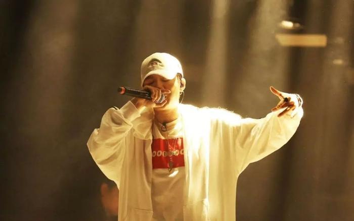 卓伟发文称李小璐曾被骗了1200万,否认曾向她“要钱”