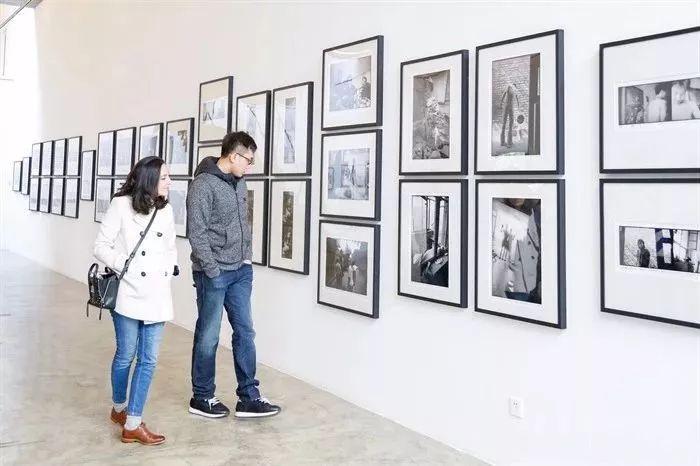 她是摄影师安娜,也是刘烨的妻子,诺一的妈妈!