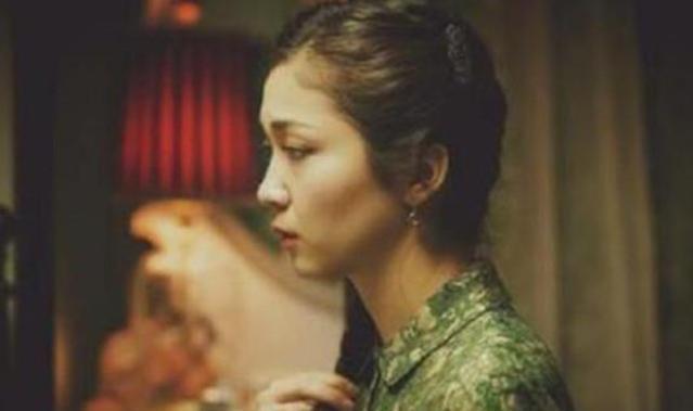 她是新疆美女，参加高考成为状元，考上北大，毕业后进入演艺圈