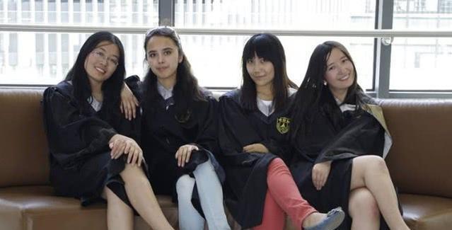 她是新疆美女，参加高考成为状元，考上北大，毕业后进入演艺圈