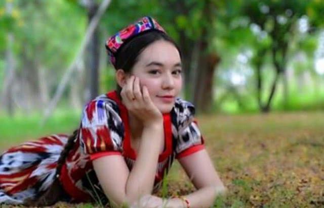 她是新疆美女，参加高考成为状元，考上北大，毕业后进入演艺圈