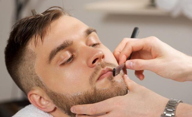 男生什么时间开始刮胡子好 男士护理胡须刮除的最佳时机