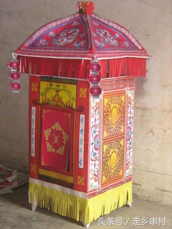 农村土葬习俗:扎纸!