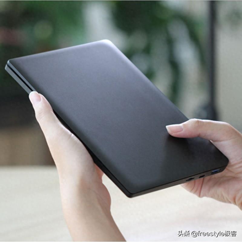 神奇小本实拍图曝光,比苹果笔记本电脑小很多