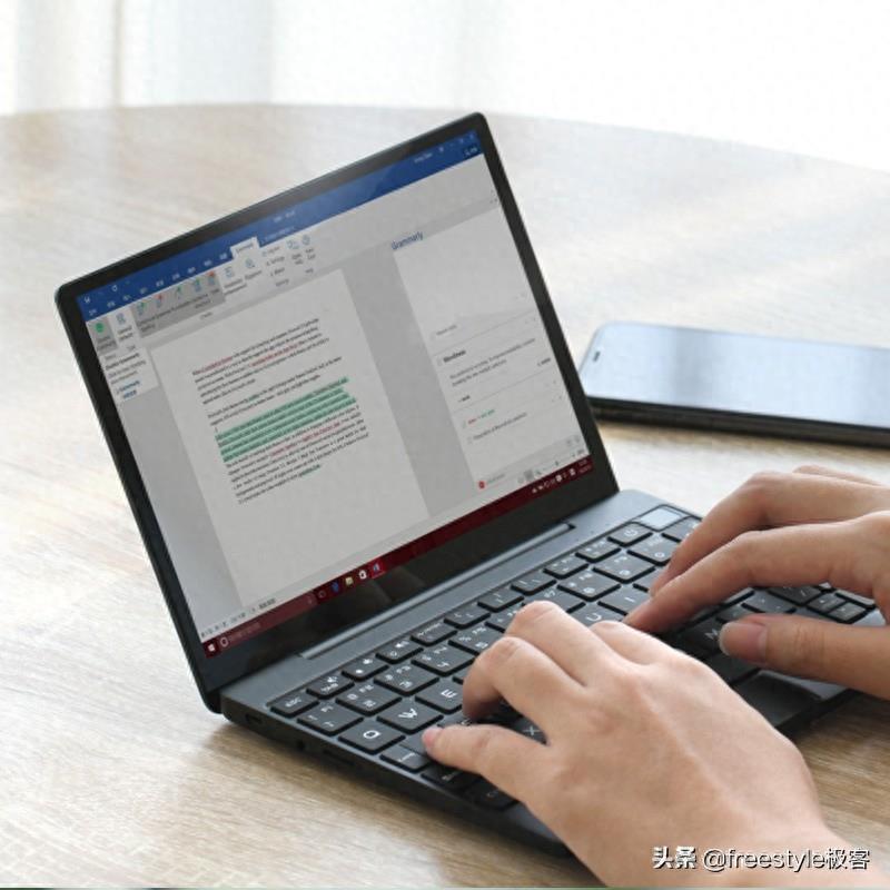 神奇小本实拍图曝光,比苹果笔记本电脑小很多