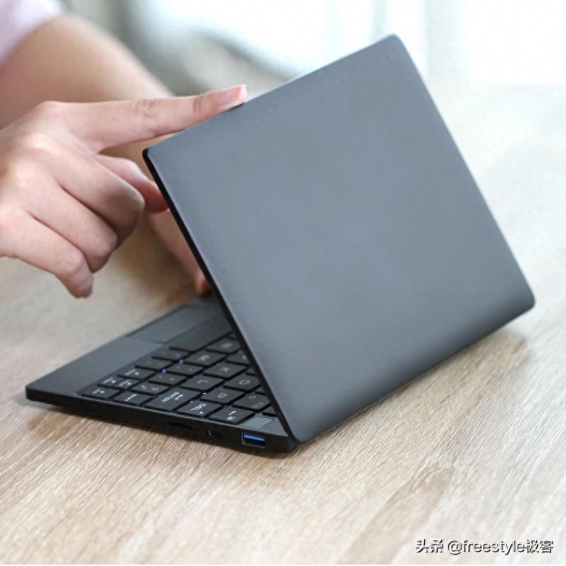 神奇小本实拍图曝光,比苹果笔记本电脑小很多