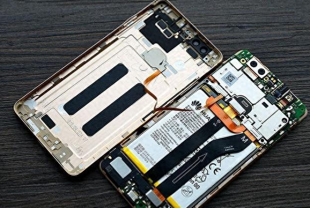 华为荣耀V8拆解各方面都很到位