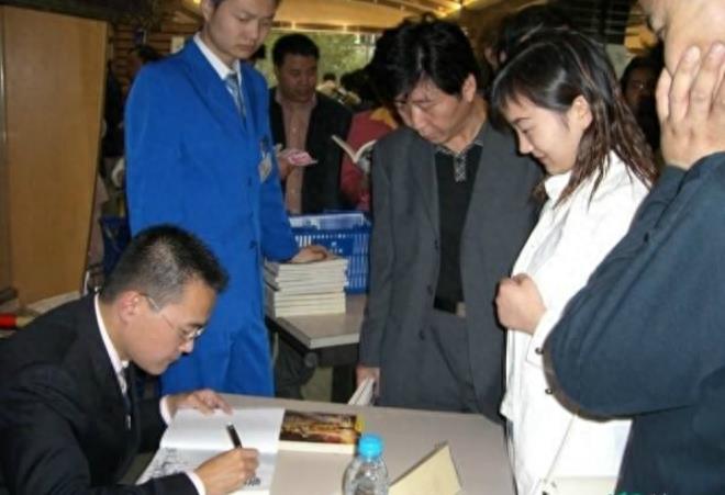 10位网络小说大神，辰东三少最帅，禹岩最文弱，今何在超有气质