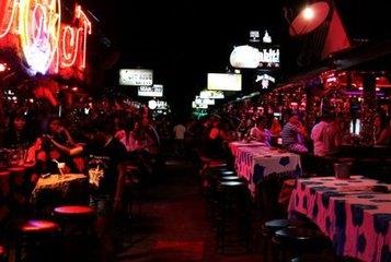 去北京绝不能错过的不夜城——三里屯酒吧街