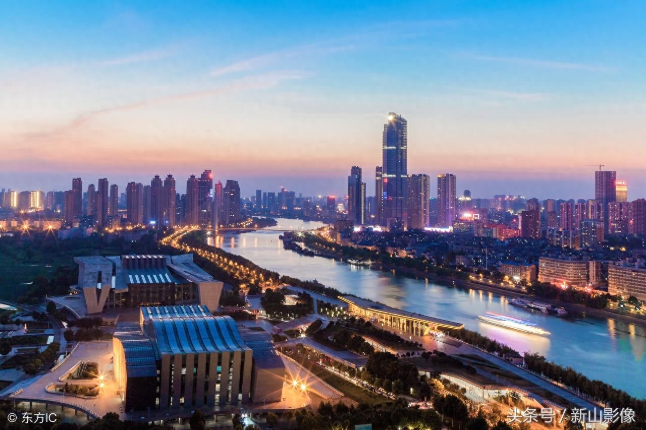 12张城市夜景图,带你走进绚烂的灯光世界