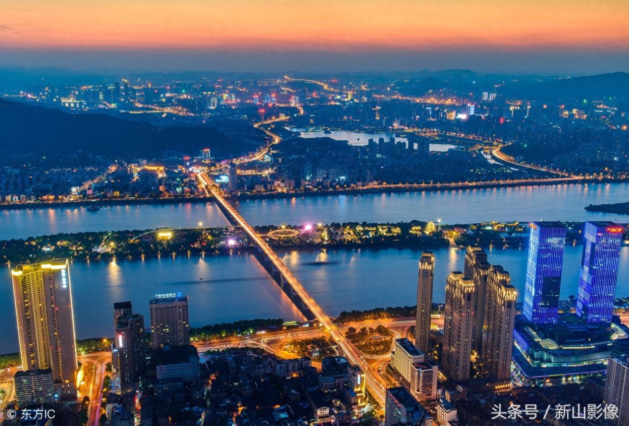 12张城市夜景图,带你走进绚烂的灯光世界