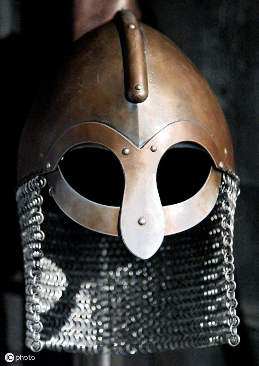 维京人(古挪威语：víkingar)，别称北欧海盗